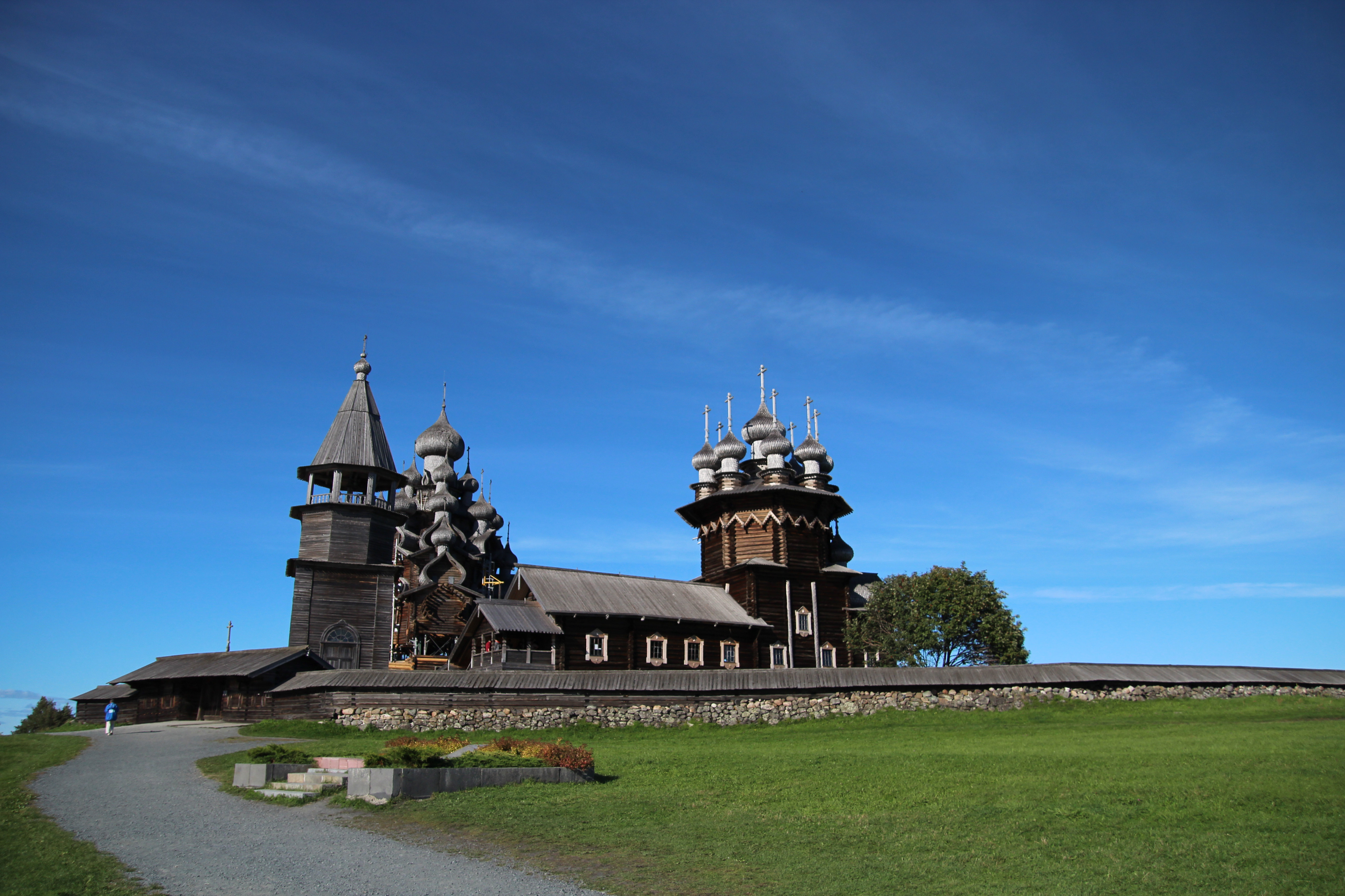 Памятники культуры россии кижи. Культурное наследие России Кижский Погост. Погост Кижи культурное наследие. Архитектурный ансамбль Кижского погоста. Архитектурный ансамбль Кижского погоста ЮНЕСКО.