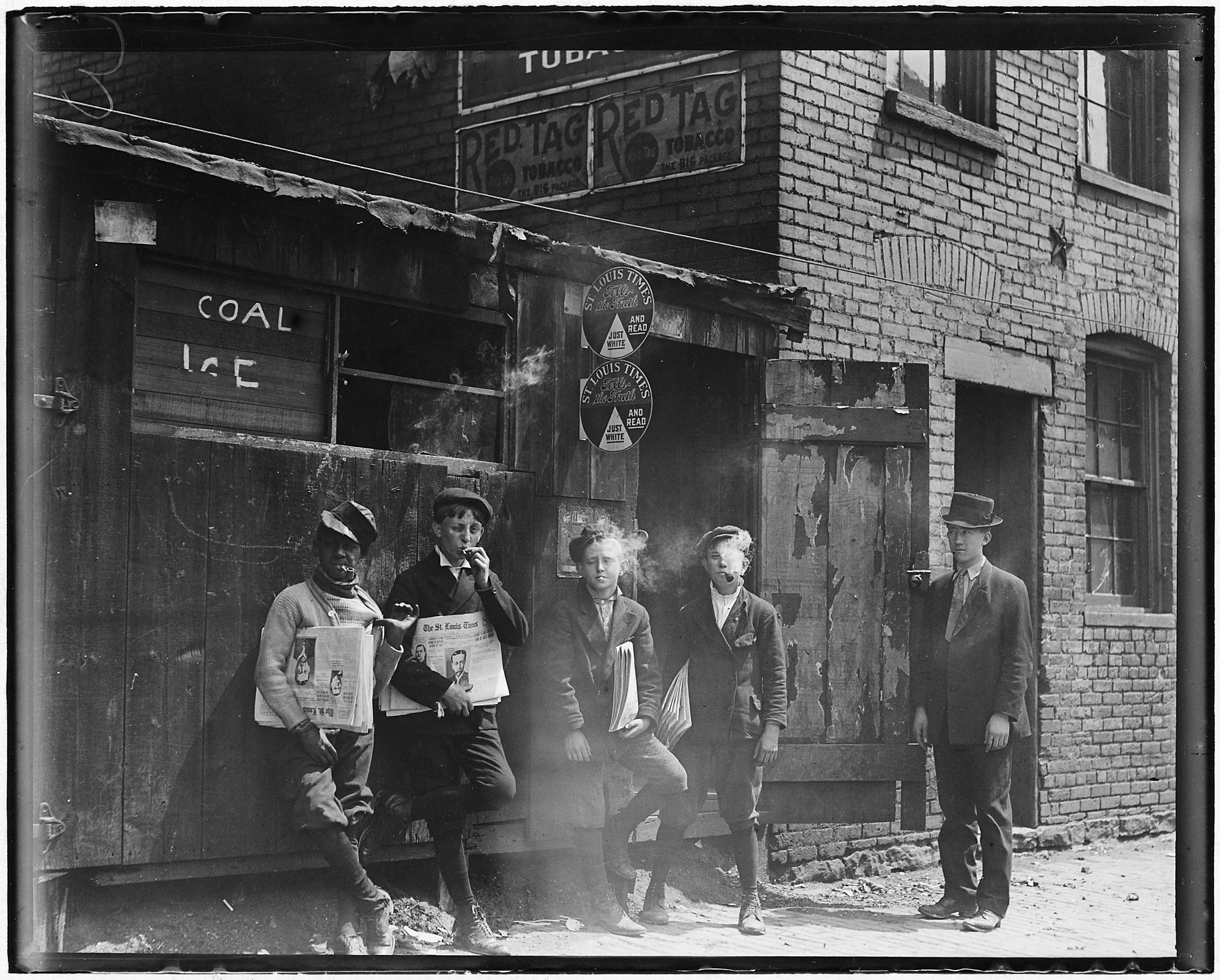 File:11-00 A.M. Newsies at Skeeter&#39;s Branch. They were all smoking. St. Louis, Mo. - NARA ...