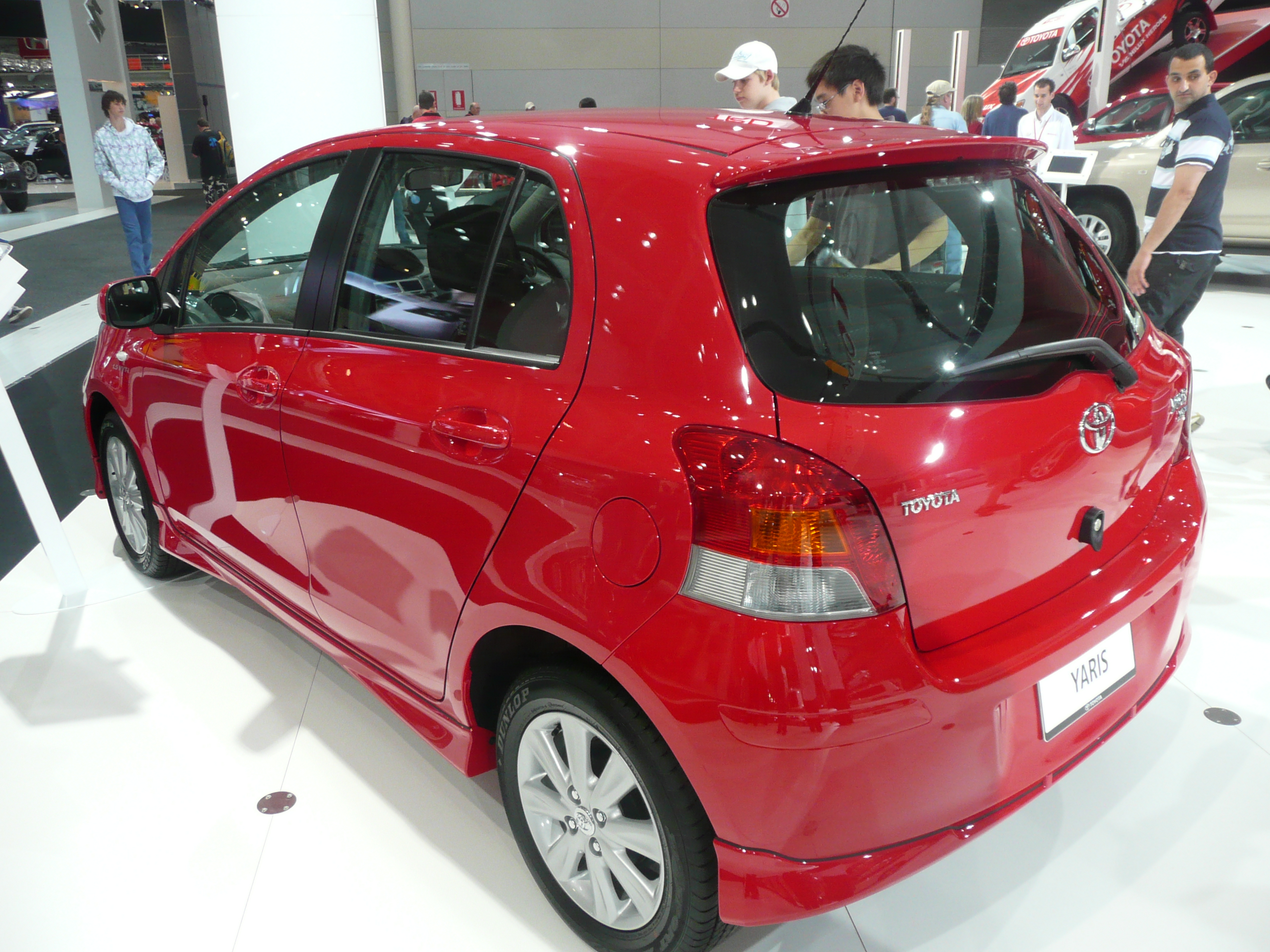 2008 toyota yaris hatchback red #2