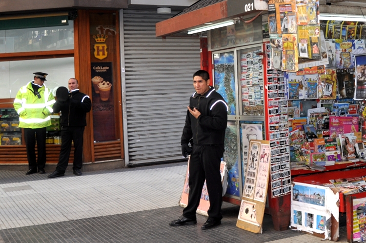 File:2010 newsstand BuenosAires 4790958840.jpg