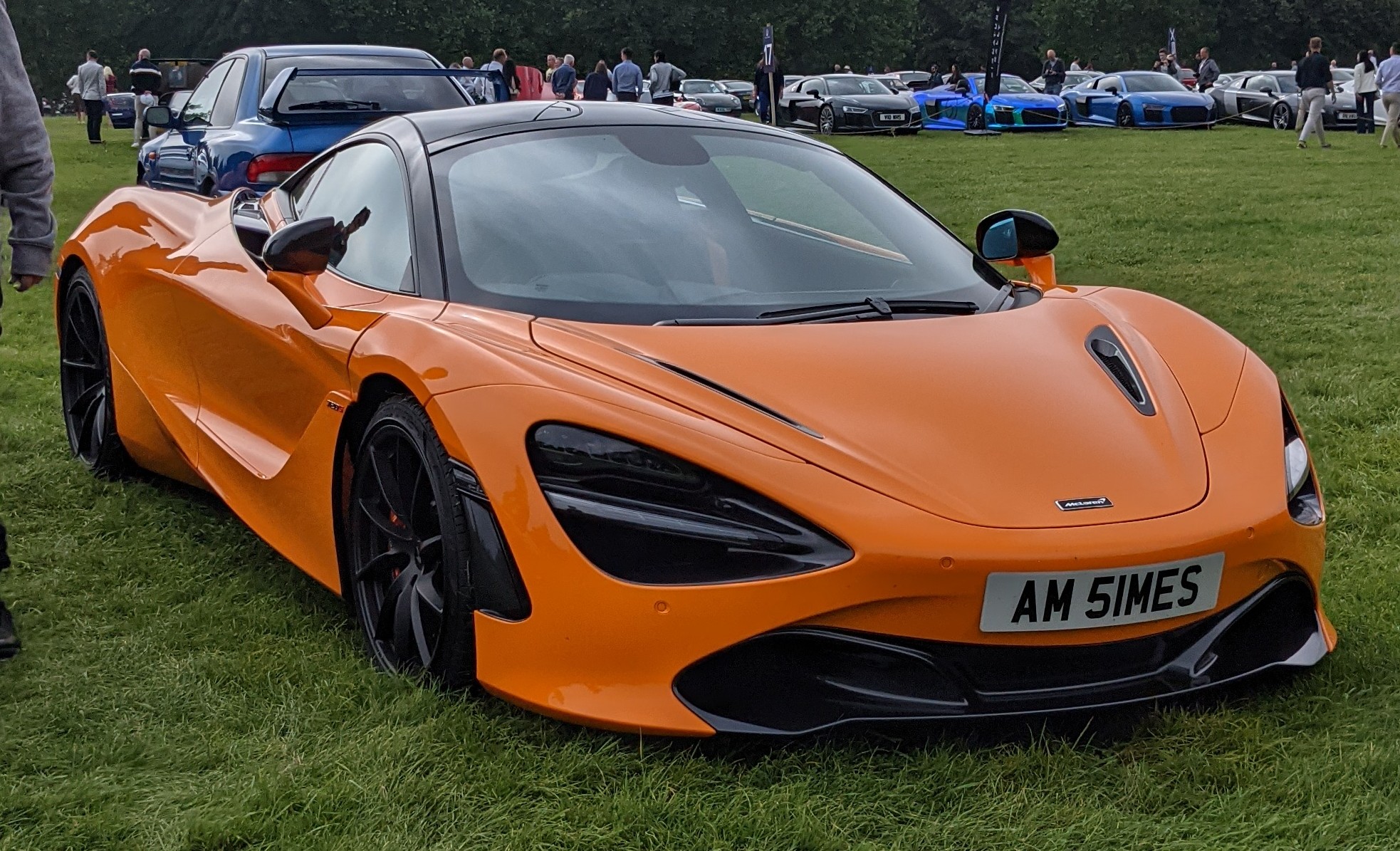 Макларен 720s со спойлером