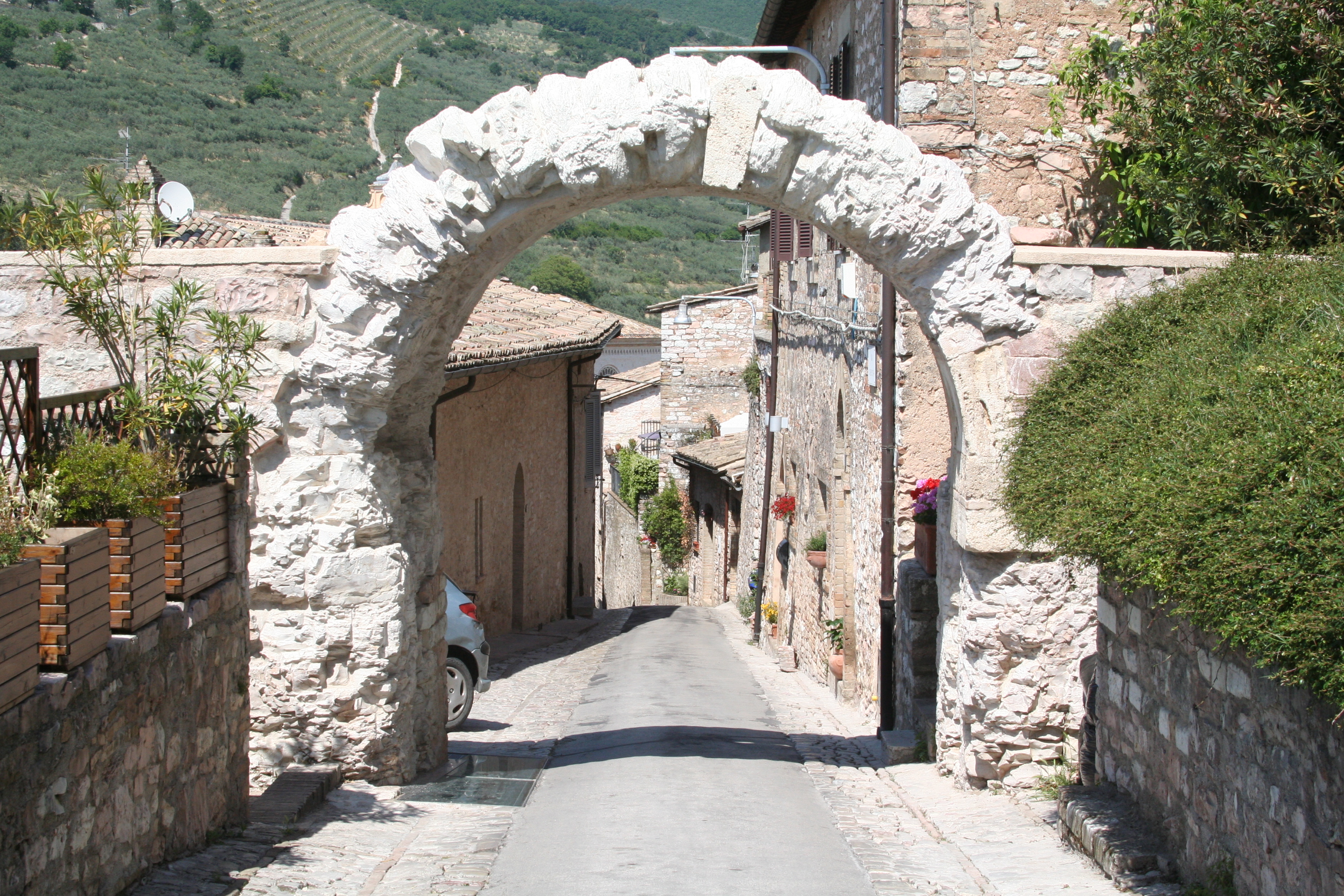 Historic Letter Leads Archaeologists to Ancient Roman Temple in Spello