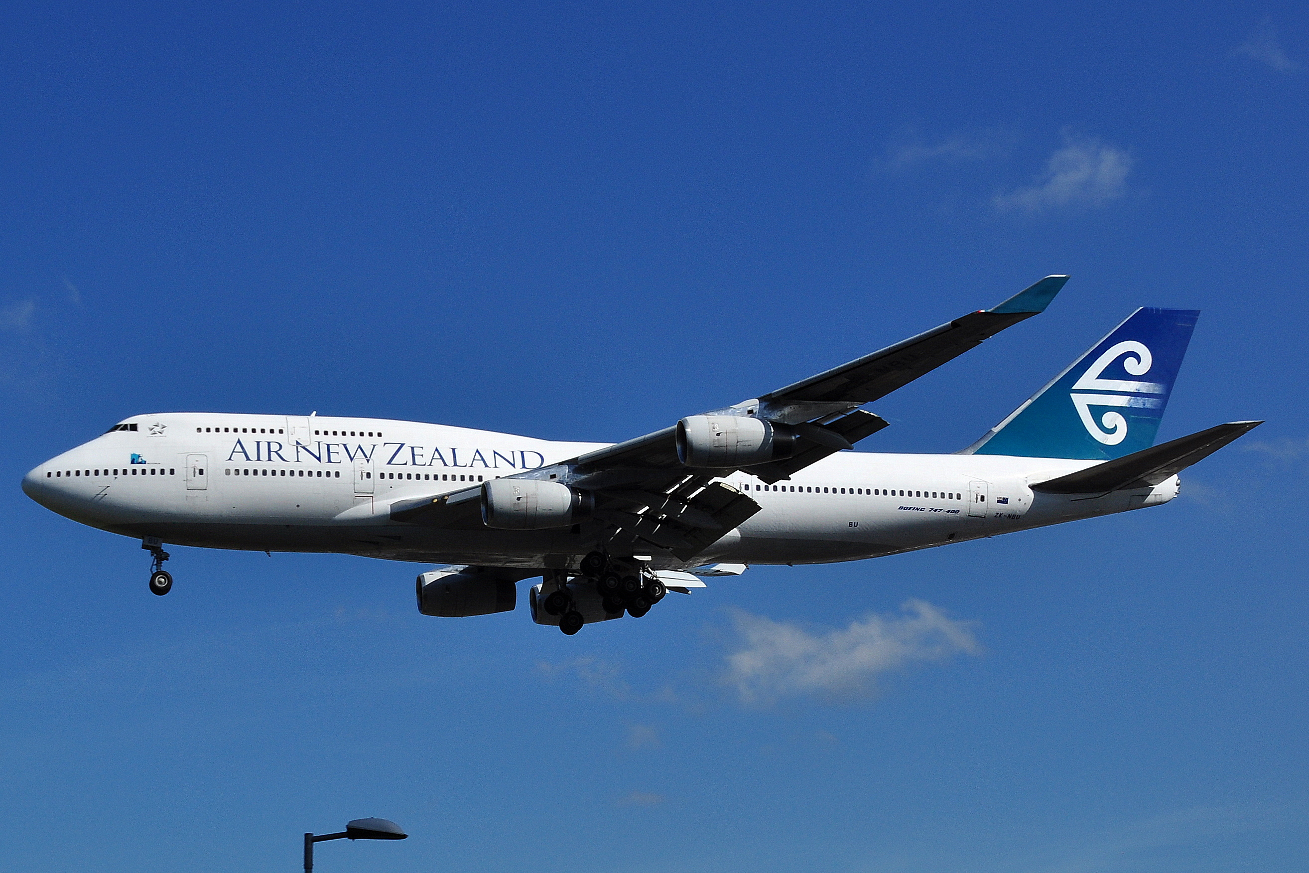 Boeing 747-400 - Air New Zealand (ZK-NBU).JPG