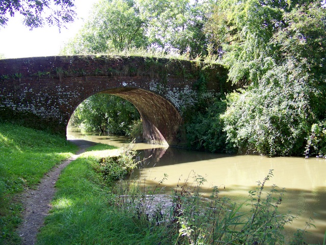 File:Bridge 110, Kennet and Avon Canal - geograph.org.uk - 1469491.jpg