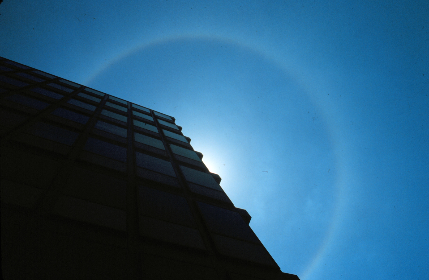 Cirrostratues showing an extremely large halo.jpg. 