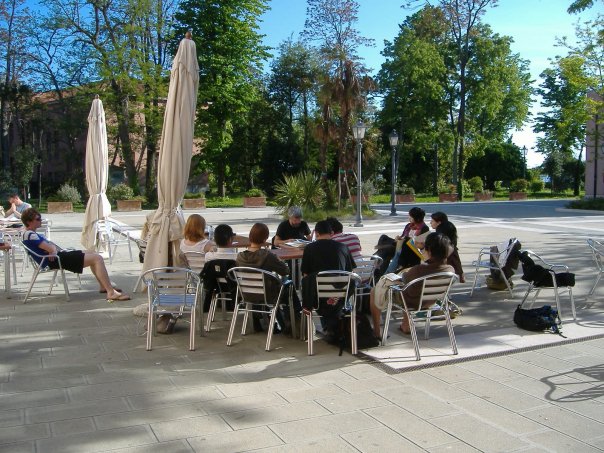 File:Collaboration at Venice International University.jpg