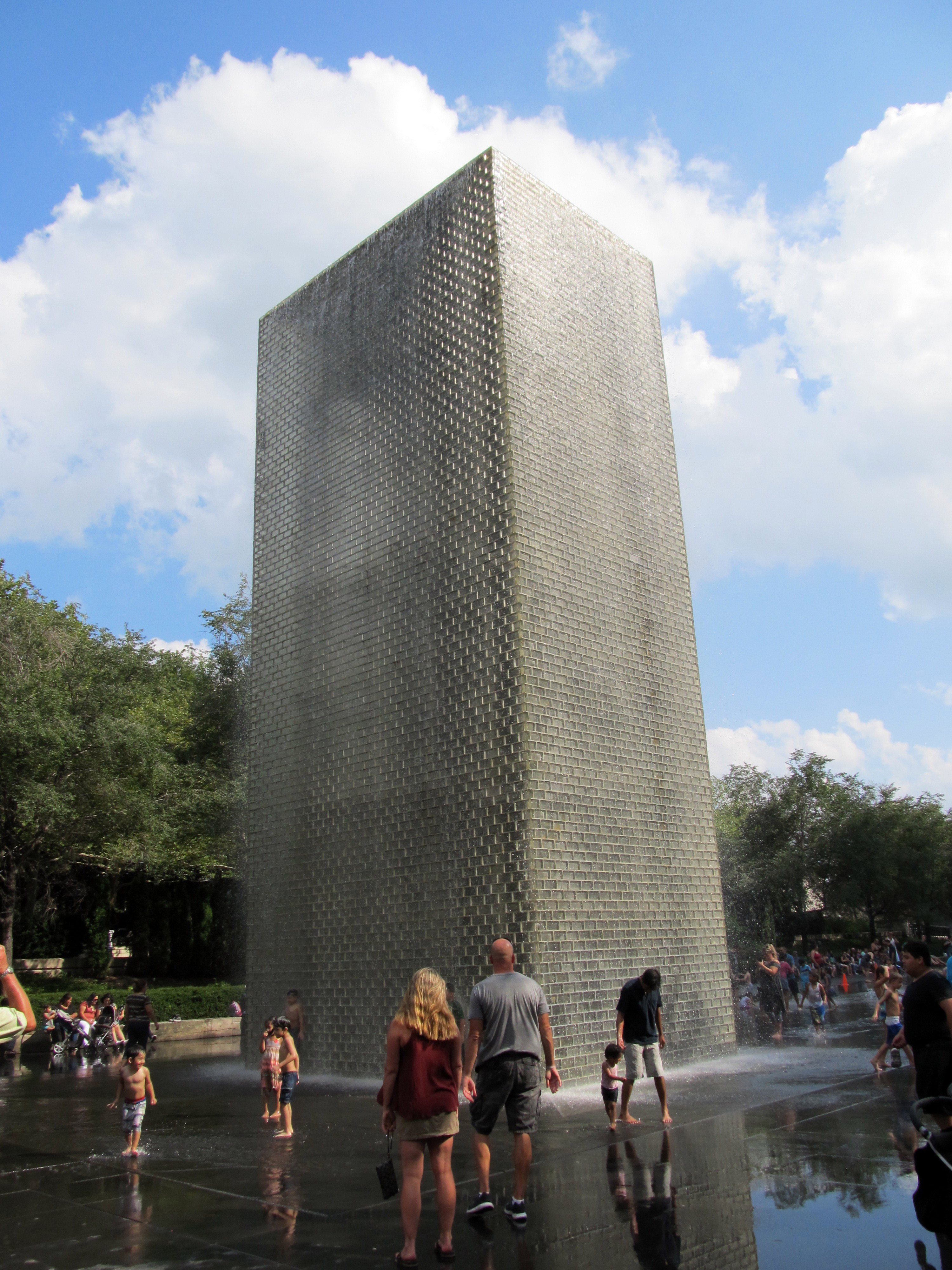 Фонтан 1. Crown Fountain (2004).