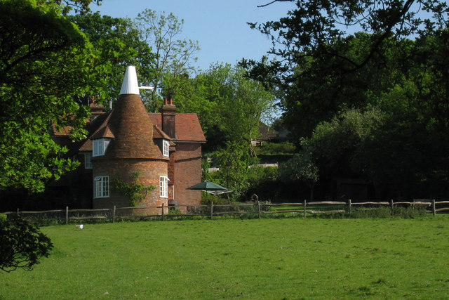 File:Dawes Oast House, High Street, Burwash, East Sussex - geograph.org.uk - 797284.jpg