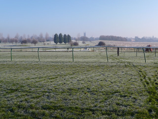 File:Distant Warwick from the frosty racecourse - geograph.org.uk - 1072276.jpg