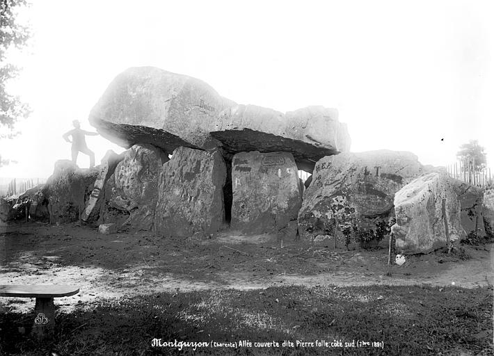 File:Dolmen dit La Pierre Folle - Allée couvert, côté sud - Montguyon - Médiathèque de l'architecture et du patrimoine - APMH00005011.jpg