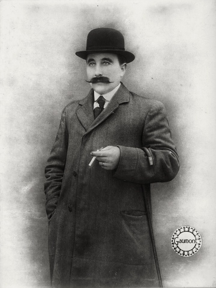 Breon  as ''Inspecteur Juve'' in Louis Feuillade's ''[[Fantômas (1913 serial)|Fantômas]]'' (1913)