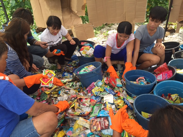 File:Freedom Island coastal clean up.jpg