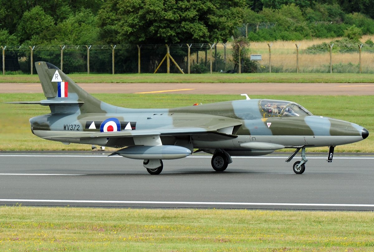 Hawker Hunter T.7, Private JP7180533.jpg