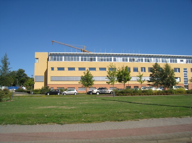 File:Helios Klinik Schwerin - geo.hlipp.de - 16050.jpg