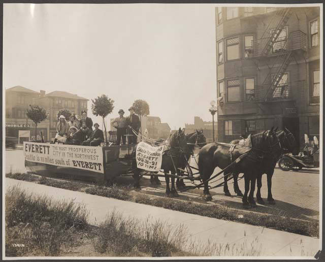 File:Horse-drawn parade float promoting state reunion in Everett, Golden Potlatch, Seattle, circa 1913 (MOHAI 5641).jpg