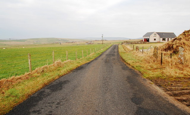 File:Lane through Kirbister - geograph.org.uk - 1110313.jpg