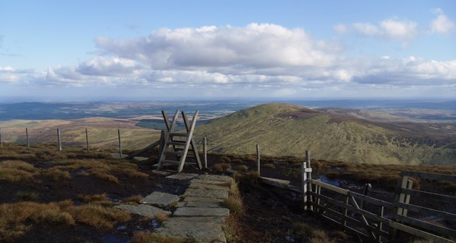 Leaving The Cheviot - geograph.org.uk - 2680667