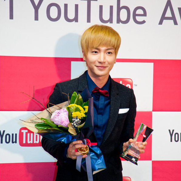 File:Leeteuk from acrofan.jpg