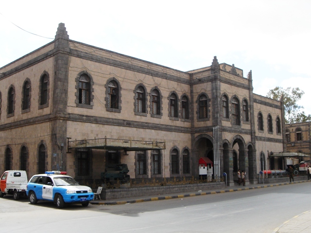 File:Military Museum in Sana'a.JPG