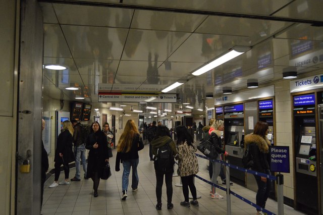 File:Notting Hill Gate Underground Station - geograph.org.uk - 5530401.jpg