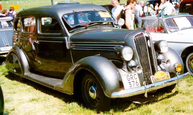 File:Plymouth P2 Special De Luxe 4-Door Touring Sedan 1936.jpg - Wikimedia  Commons