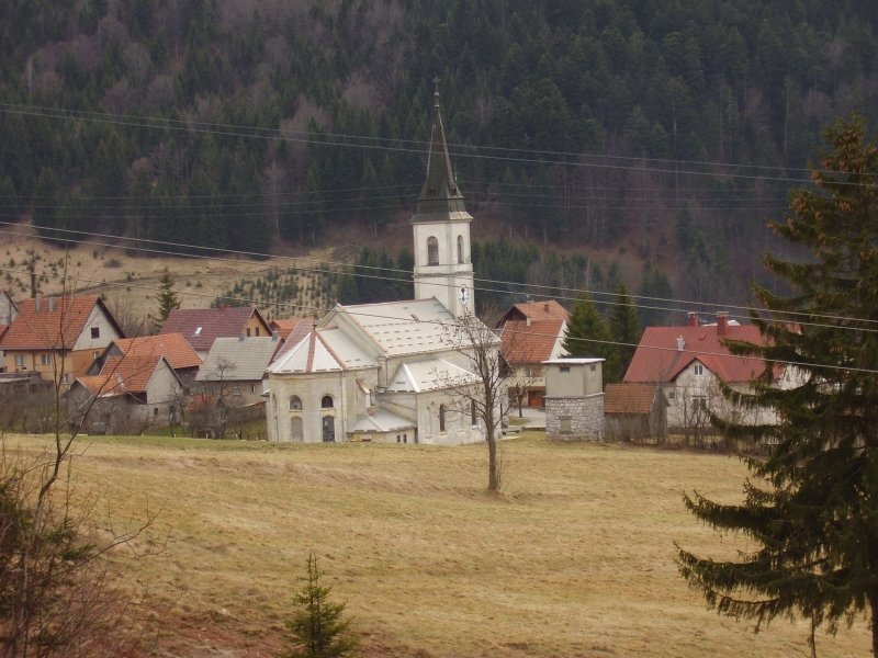 File:Pogled na Ravnu Goru Crkva.jpg