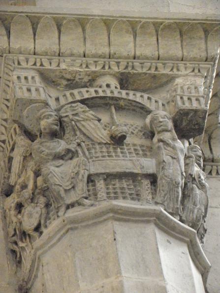 File:Primatiale de Vienne Chapiteau des Saintes Femmes au Tombeau du Christ.jpg