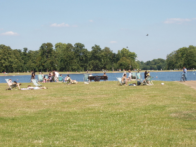 File:Round Pond, Kensington Gardens - geograph.org.uk - 517214.jpg