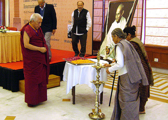 File:Smt. Ela Bhatt inaugurates HICC at Surajkund, New Delhi.jpg