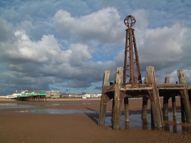 File:The Pier at St Annes - geograph.org.uk - 417.jpg