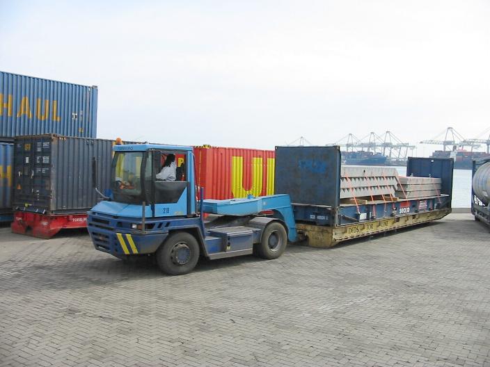 File:Trailer loaded on a RoRo ship.JPG