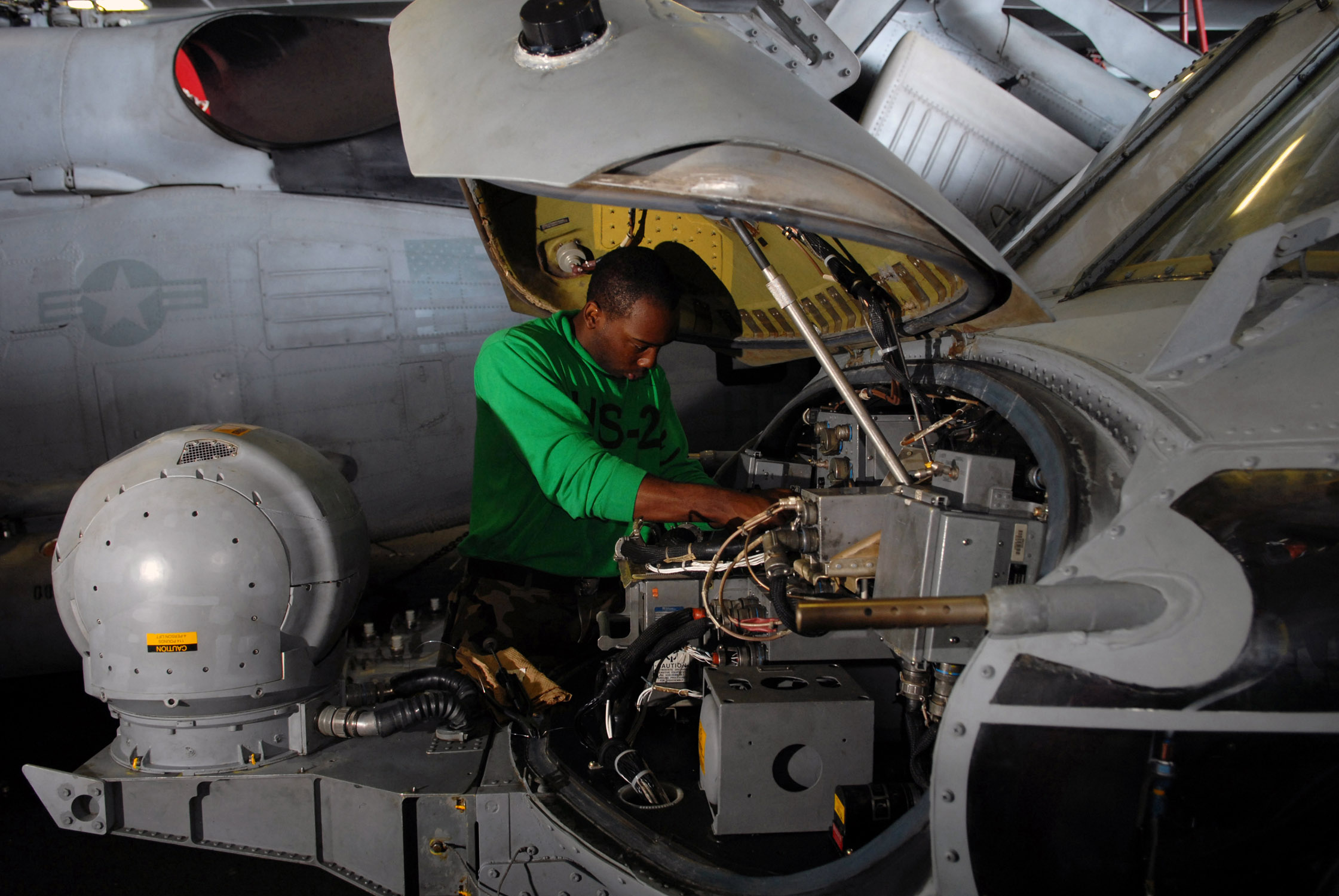 File:us Navy 070728-N-7981E-414 Aviation Electronics Technician 3Rd Class  Carlos Lee, Assigned To The Golden Falcons Of Helicopter Anti-Submarine  Squadron (Hs) 2 Performs Maintenance On The Avionics System Of An Sh-60F  Seahawk.jpg -