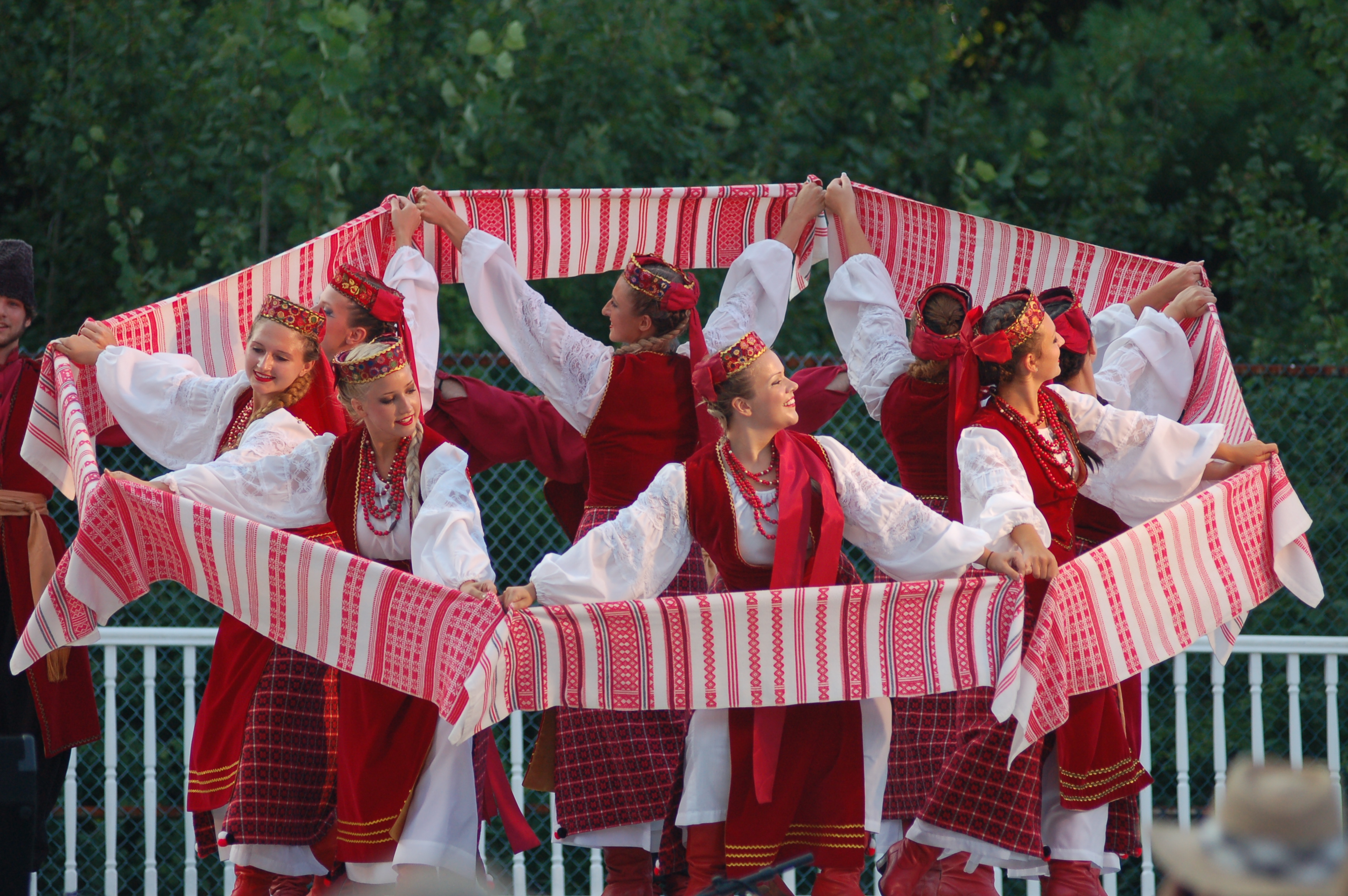 Girl Folk Dress Costume Russian Ethnic Traditional Dance Party Show  Performance