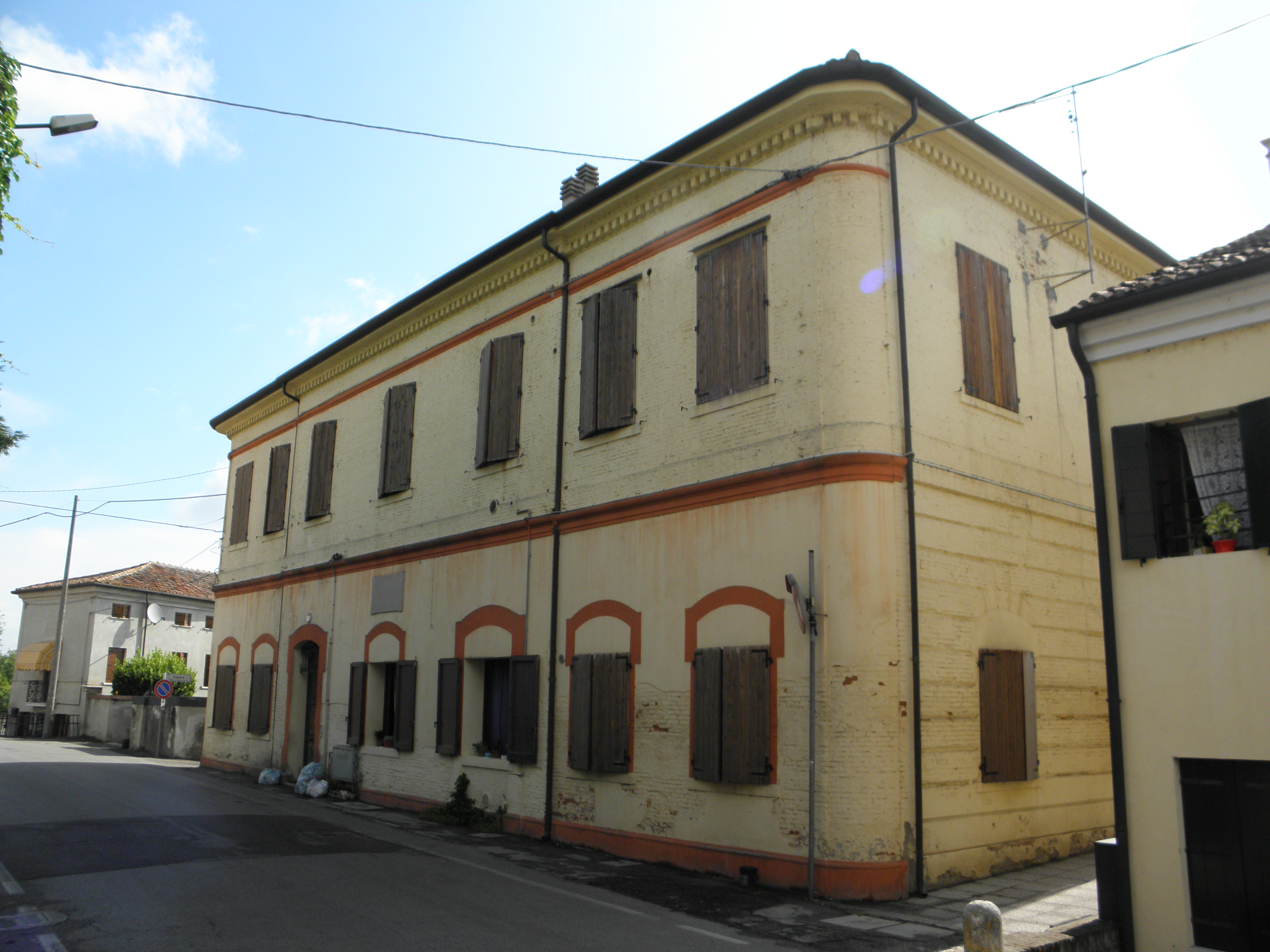 File Via Dante Alighieri palazzina Costa di Rovigo .JPG