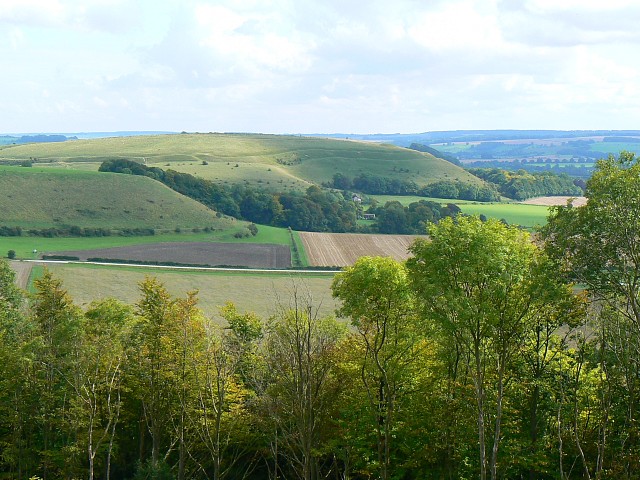 File:View south-east from Battlesbury Hill, near Warminster - geograph.org.uk - 962175.jpg