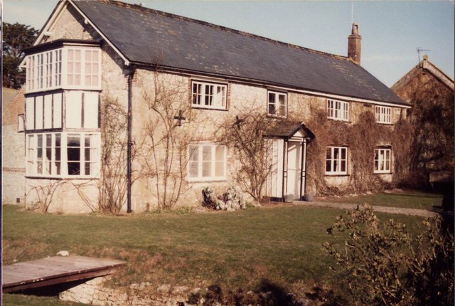 File:Wellow Manor Farm - geograph.org.uk - 333999.jpg