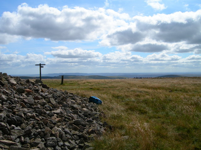 File:Windy Gyle summit cairn - geograph.org.uk - 640015.jpg