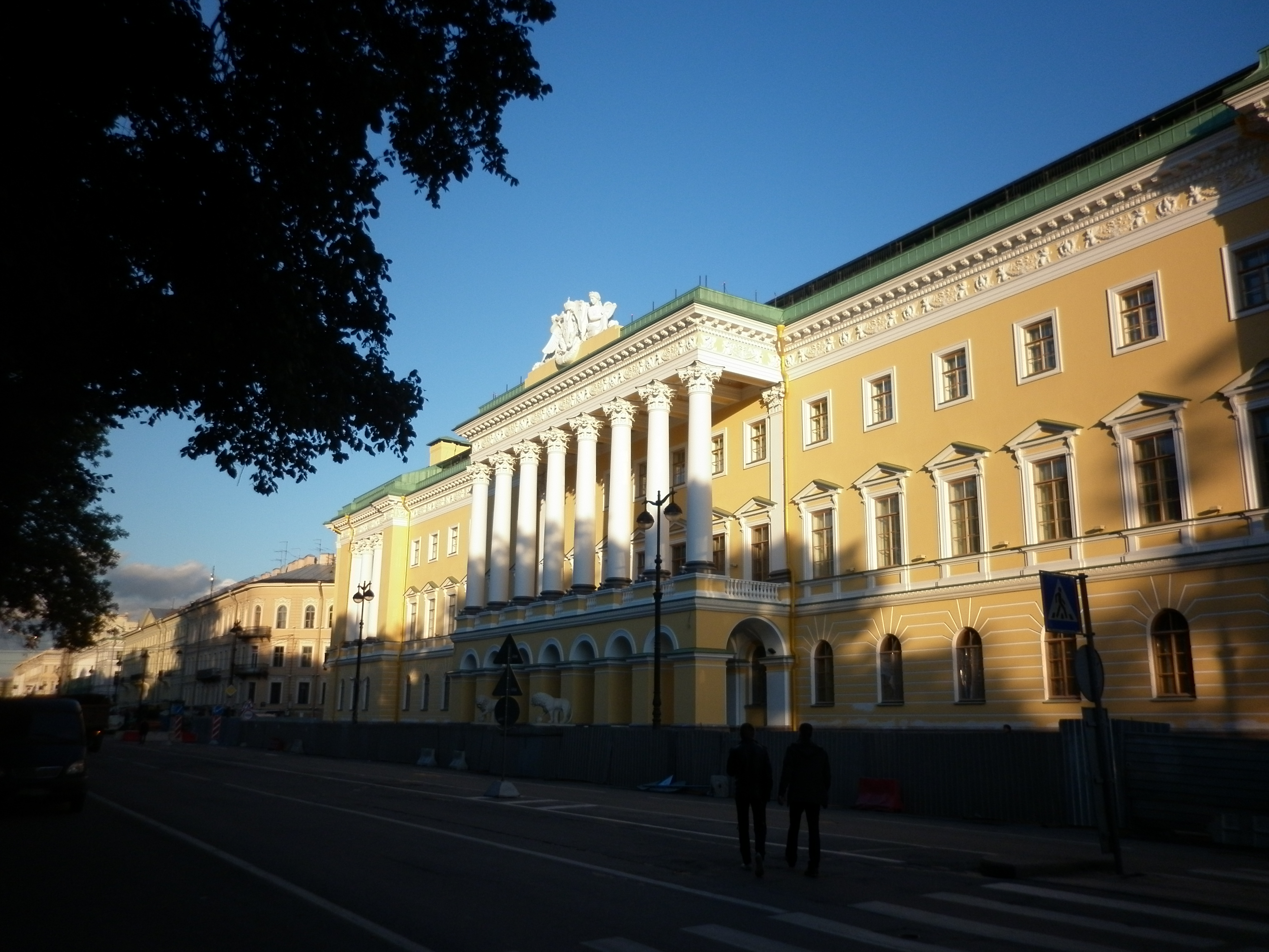 дом лобанова ростовского в санкт петербурге