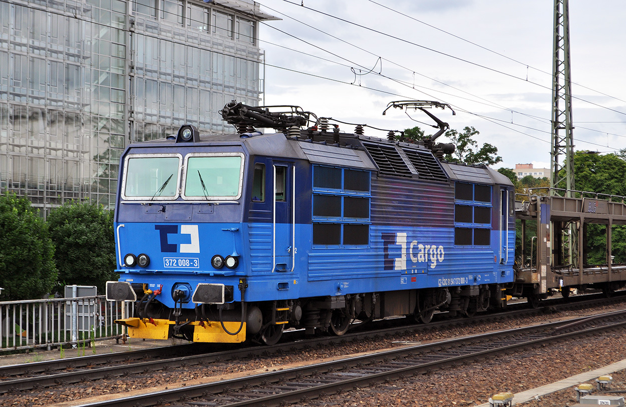 File:372 008-3, Германия, Саксония, станция Дрезден-Центральный (Trainpix  216588).jpg - Wikimedia Commons