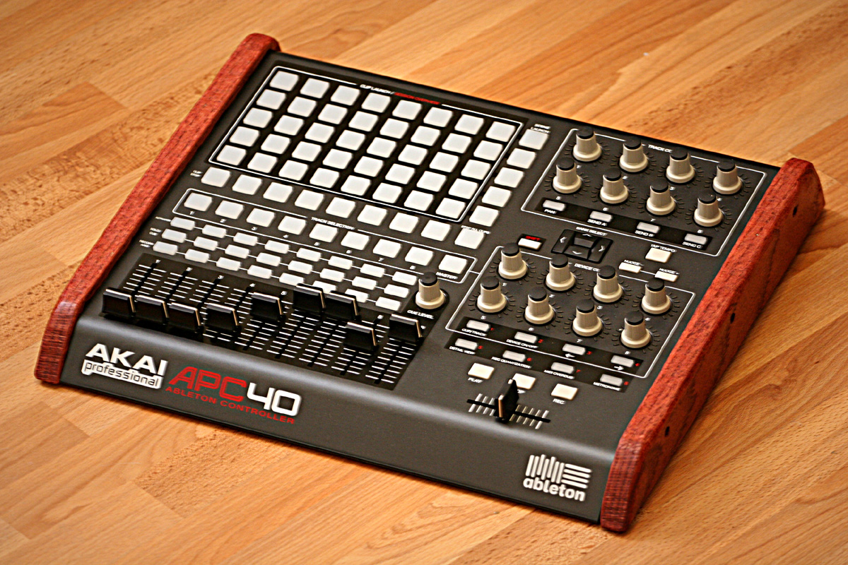 File:AKAI APC40 with Custom Wooden Side Panels.jpg - Wikimedia Commons