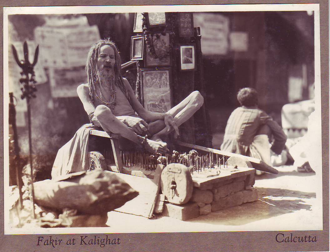 File:A fakir on a bed of nails at Kalighat, Calcutta (c. 1920s).jpg -  Wikimedia Commons