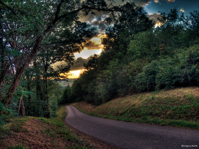 File:Au bout du chemin - panoramio.jpg