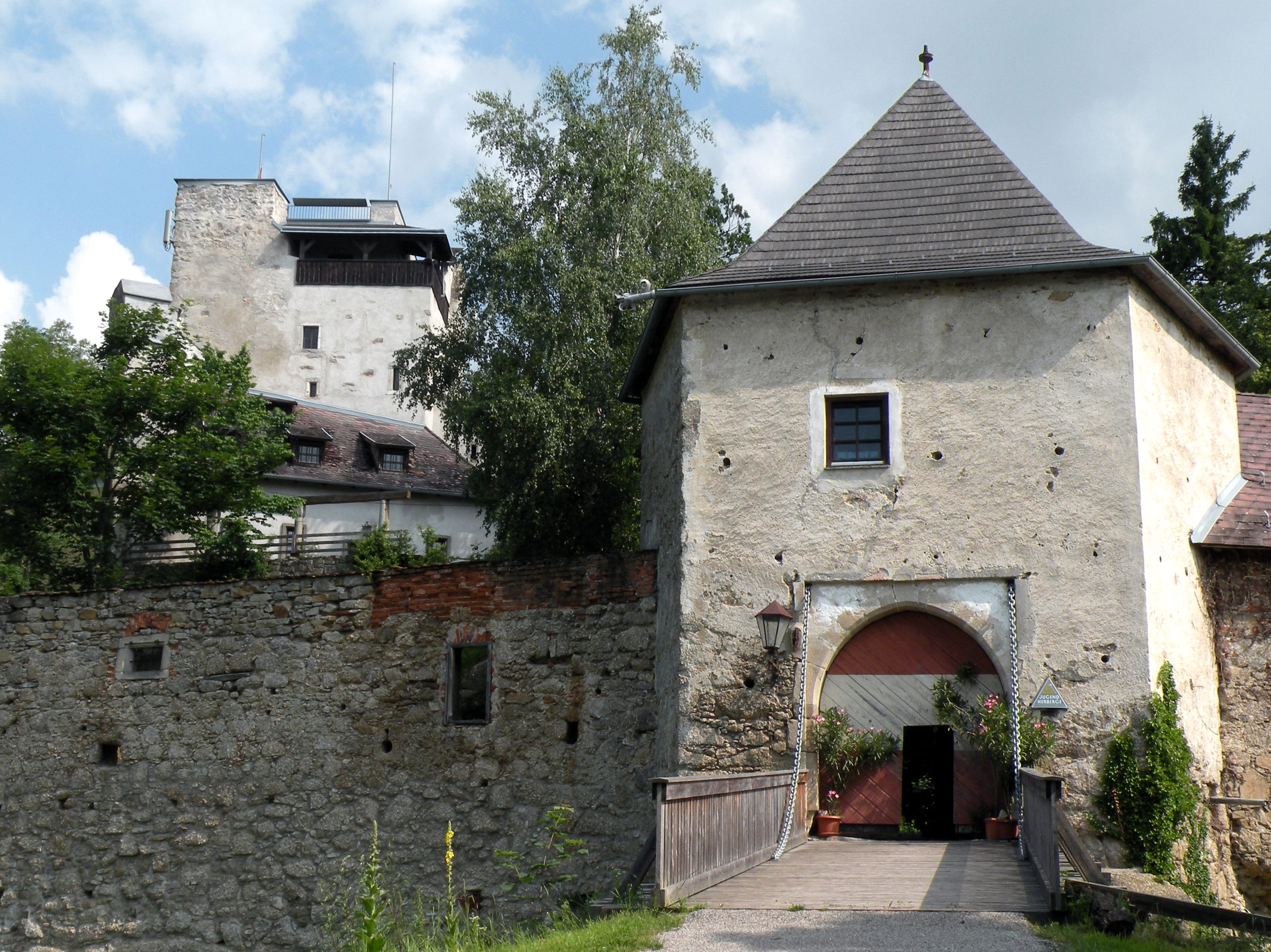 File Burg Kreuzen Jpg Wikimedia Commons