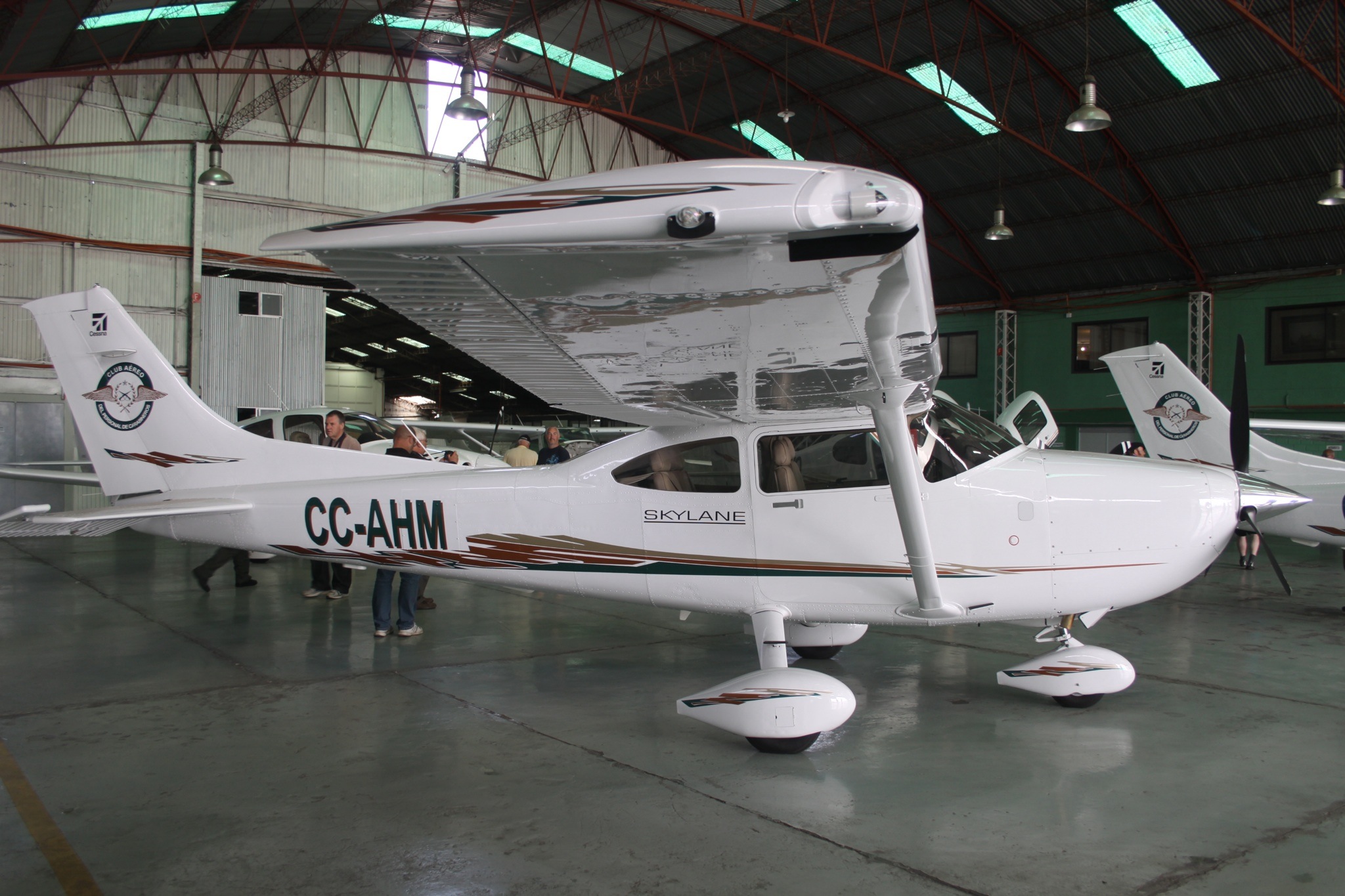 CC-AHM Cessna Ce.182T Skylane (8185295257)