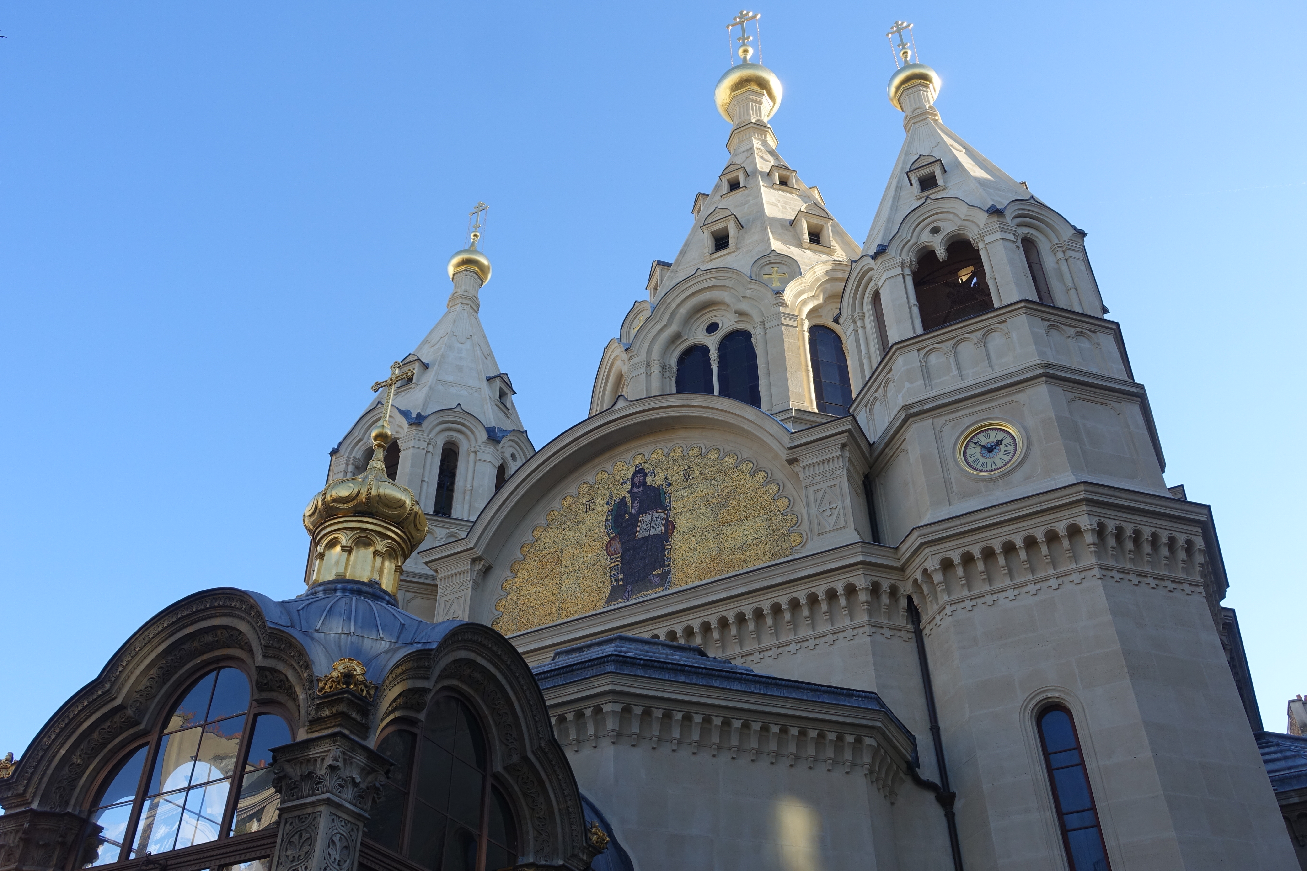 Христианская церковь в западной европе. Собор Александра Невского в Париже. Русский православный собор Александра Невского Париж. Православный храм в Париже Александра Невского. Александр Невский Церковь Париж.