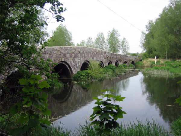 File:Crawford Bridge - geograph.org.uk - 295095.jpg