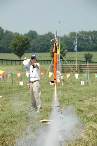 File:Egglofter liftoff at NARAM 50.jpg