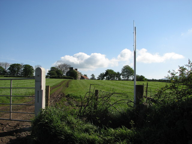 File:Farmhouse for sale - geograph.org.uk - 1299127.jpg