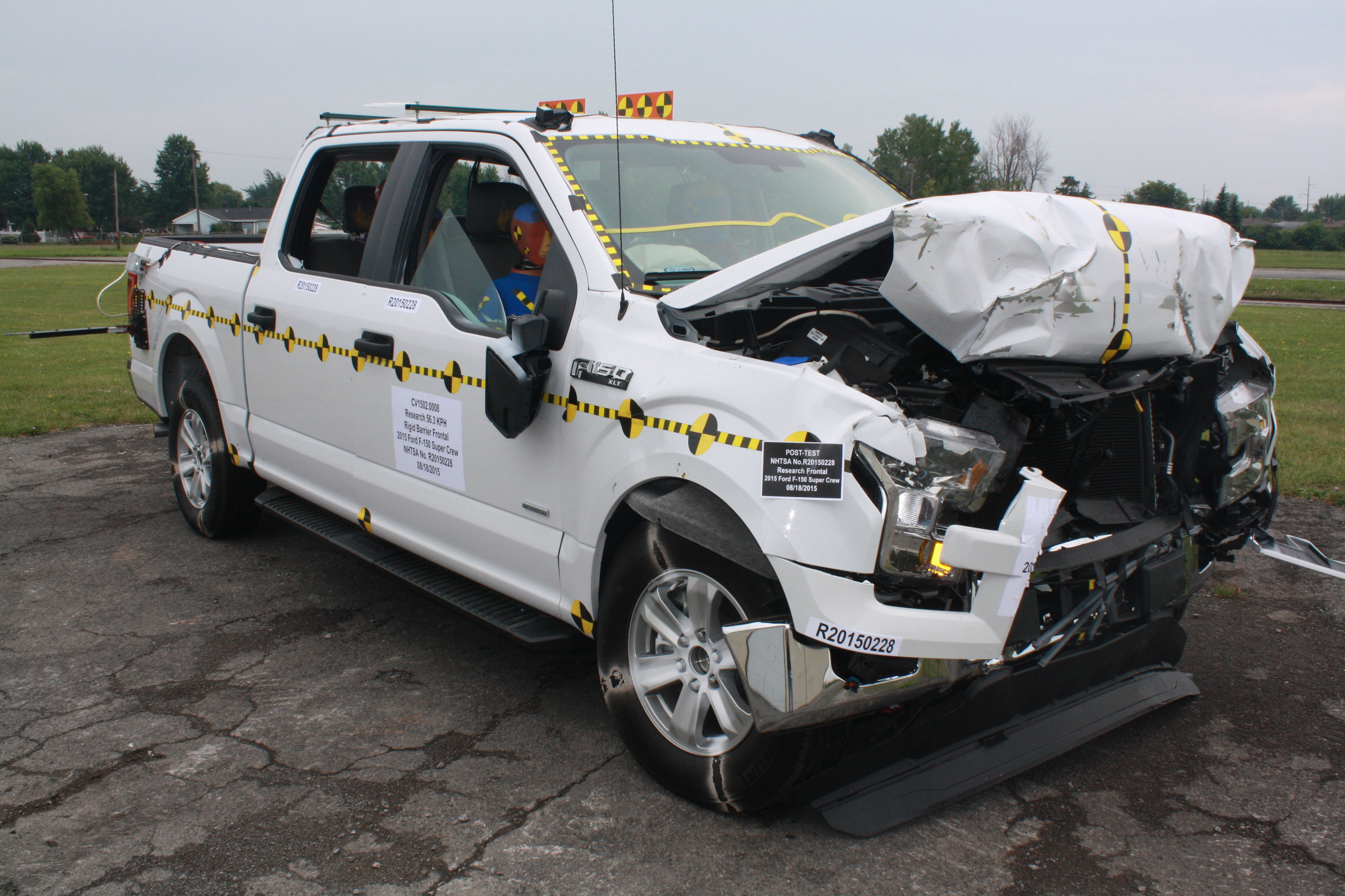 Краш тесты форд. Ford f150 crash. Краш тест Ford f-150. F150 краш тест. Краш тест Ford f-150 2002.