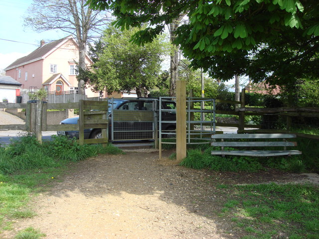 File:Gateway and bench on the edge of North Meadow Common - geograph.org.uk - 785530.jpg